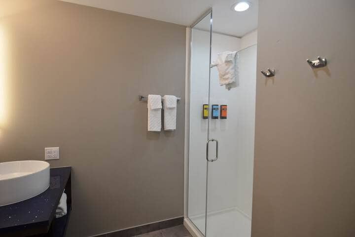 Room 16 of 24