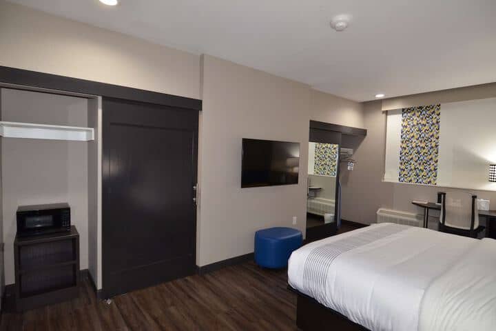 Room 7 of 24
